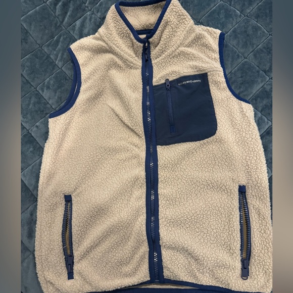 Vineyard Vines Other - Boys Vineyard Vine Sherpa vest, size small (8-10)